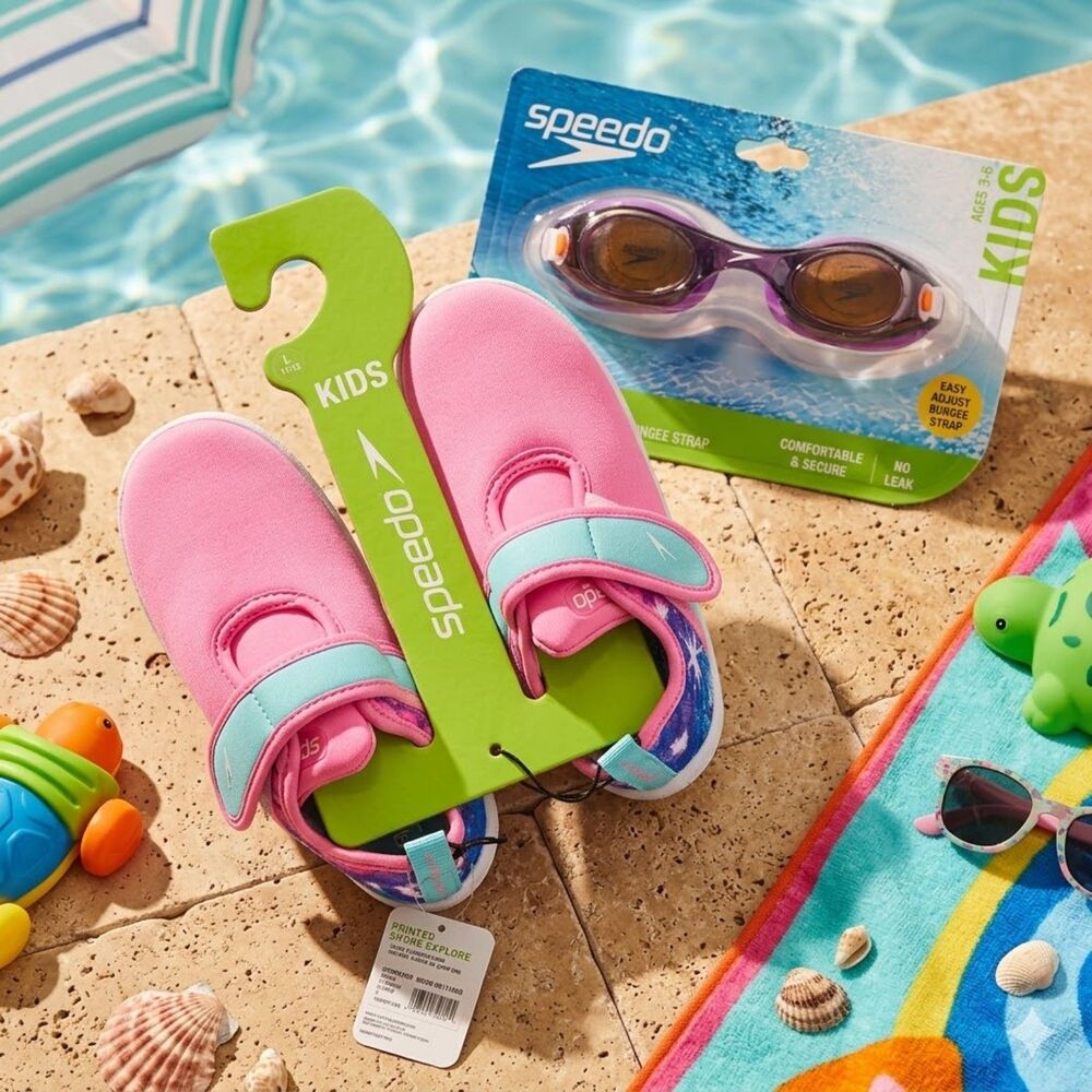 The Ultimate Splash & Sun Set Girls Speedo Goggles and Water Shoes (9/10)